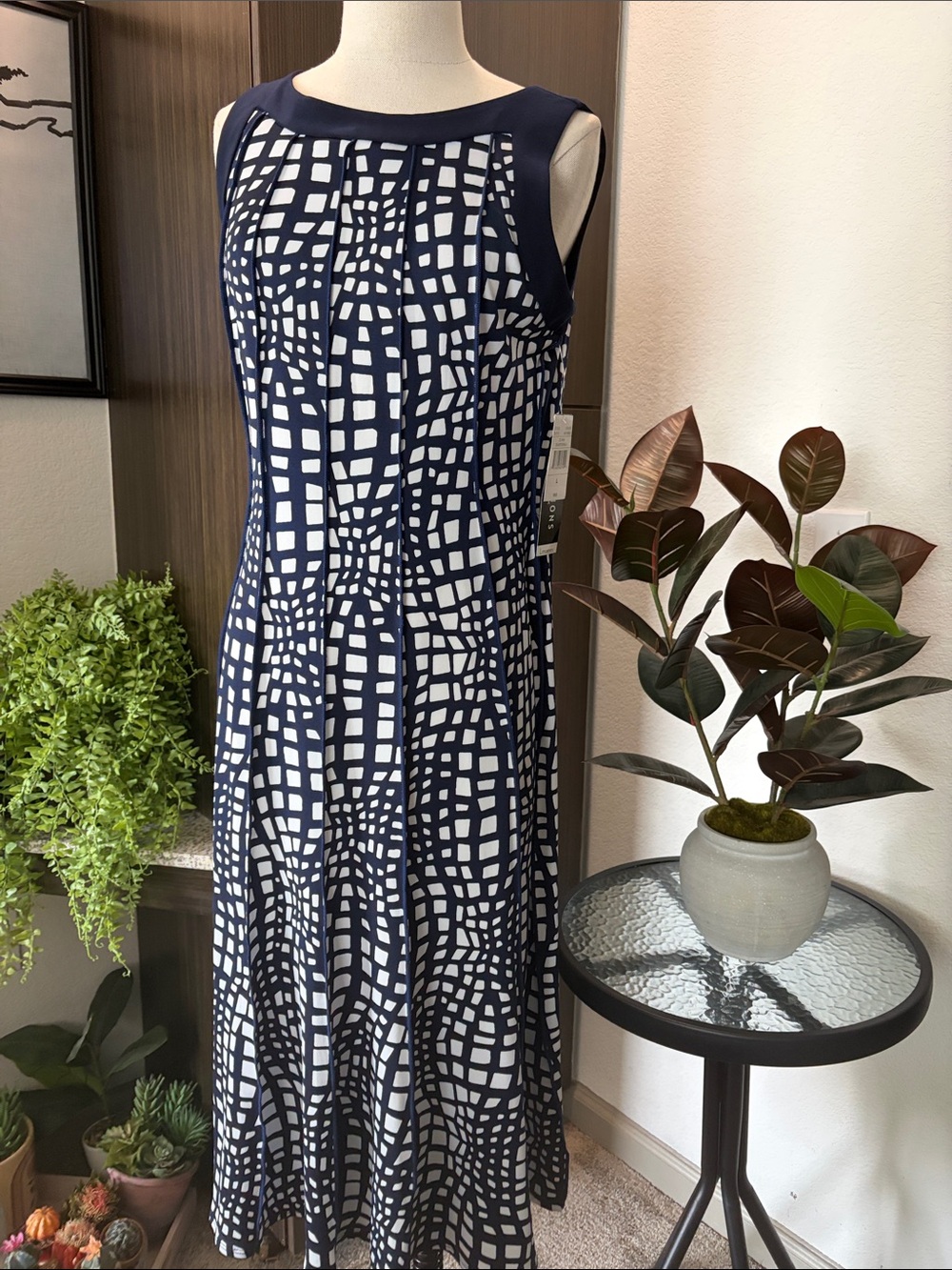 Sleeveless Navy and White Geometric Maxi Dress